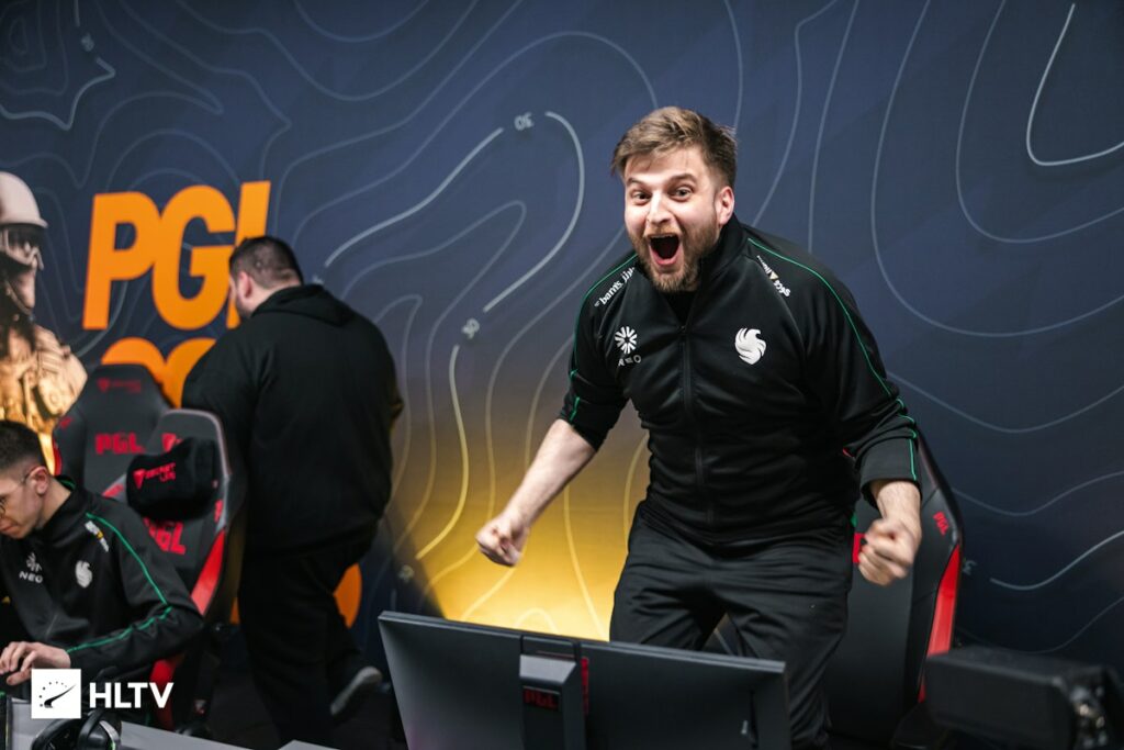 hooch质疑FaZe引援策略:与其租借s1mple,不如签下状态更稳的degster s1mple转会 争议